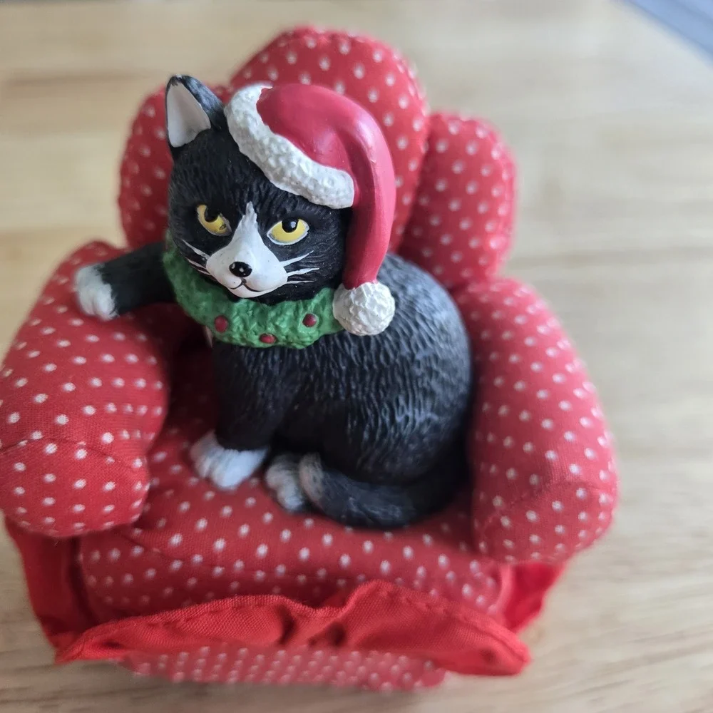 Russ Kringle Kitty‎ Vintage Cat On Armchair In Box